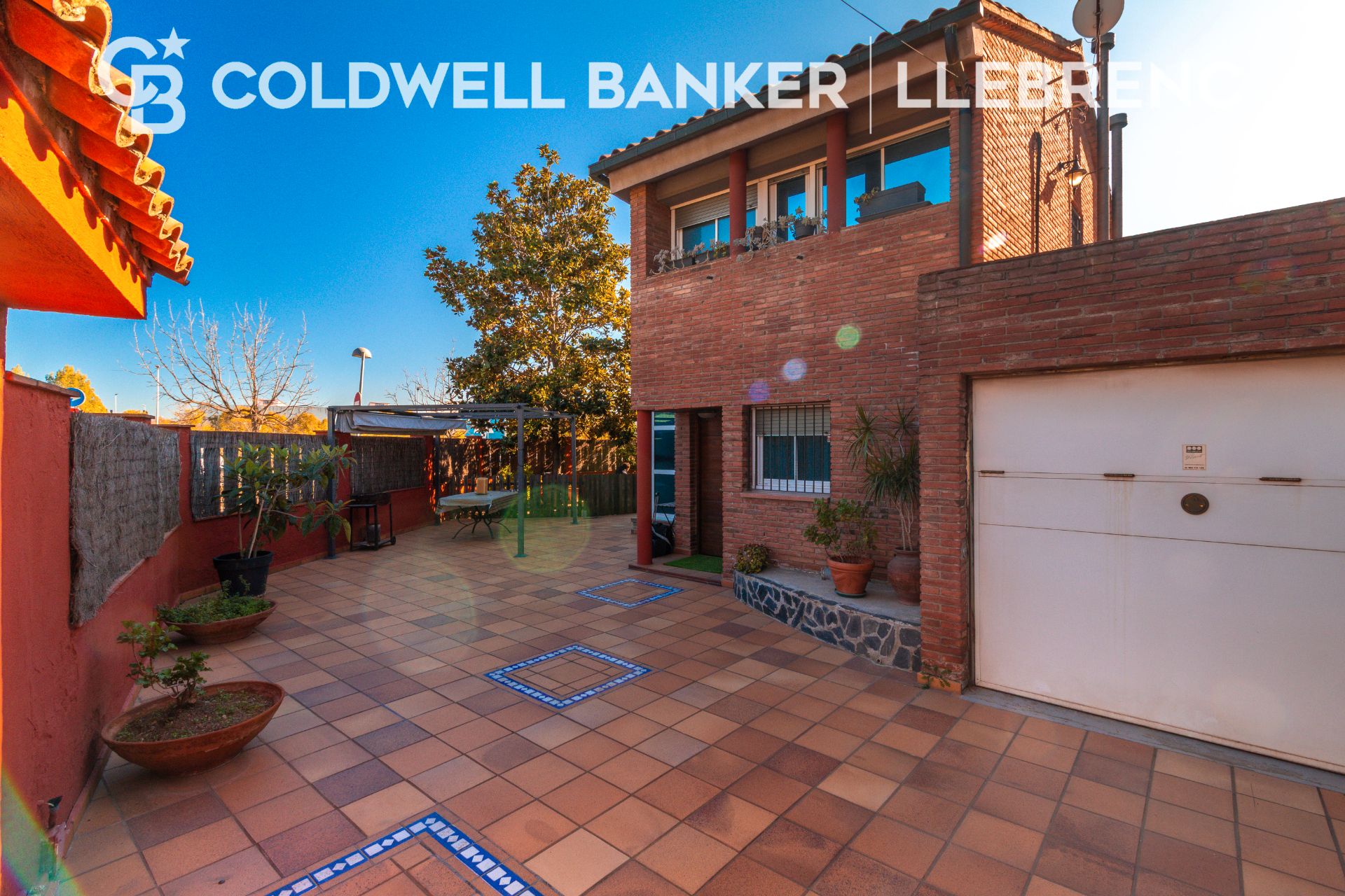 Vista exterior de Casa o xalet en venda en Sant Cugat del Vallès amb Aire condicionat, Calefacció i Jardí privat