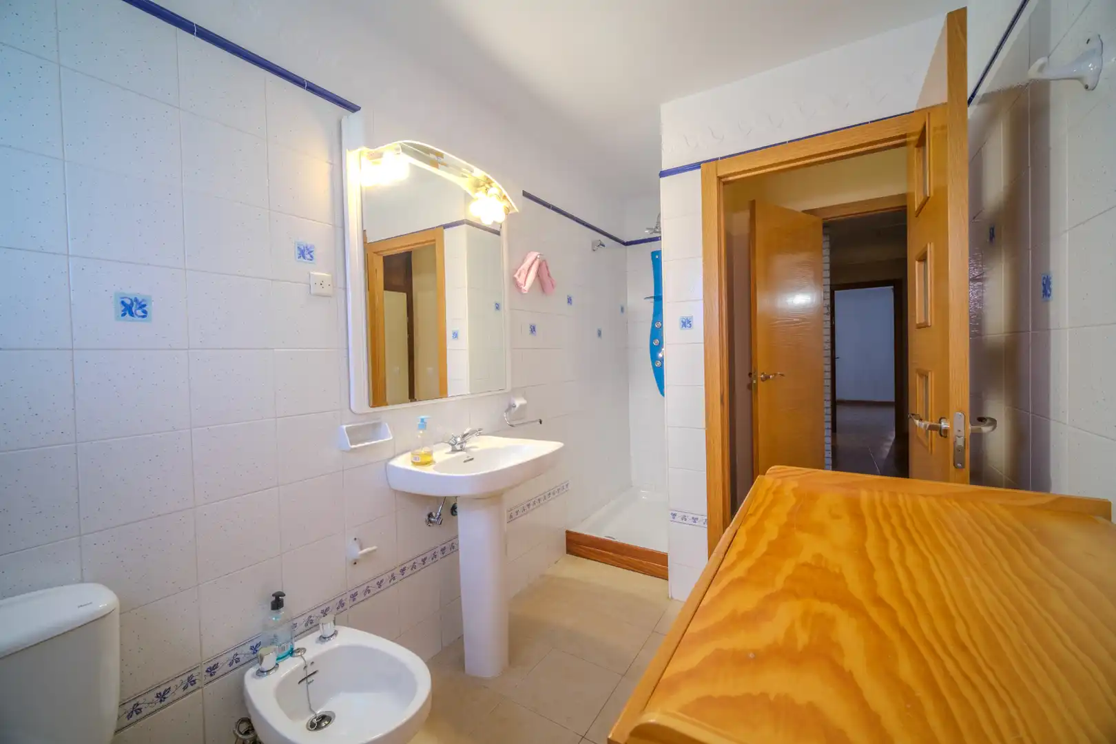 Bany de Casa o xalet en venda en Montequinto amb Jardí privat, Terrassa i Moblat