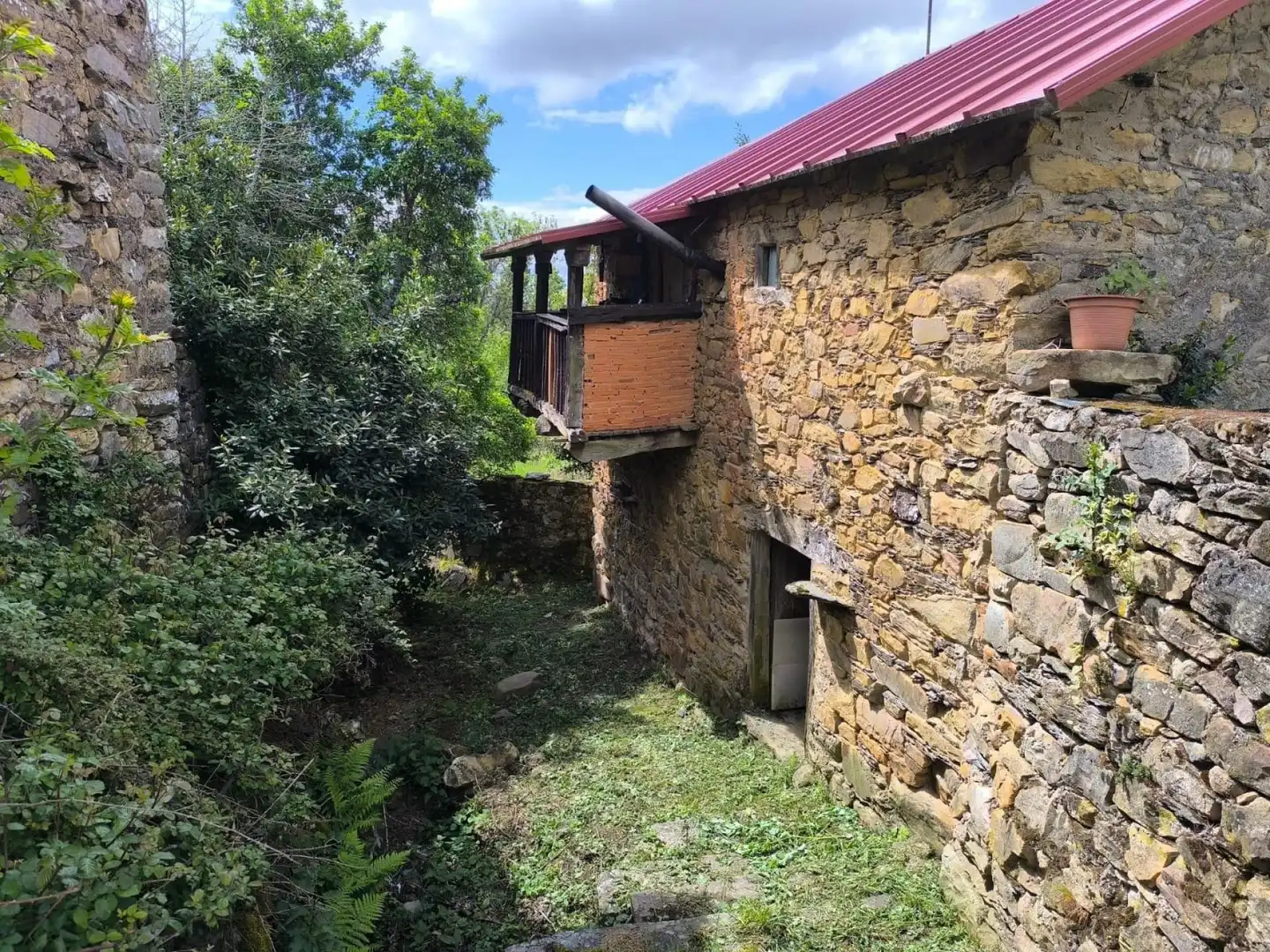 Exterior view of Country homes for sale in Quintana del Castillo