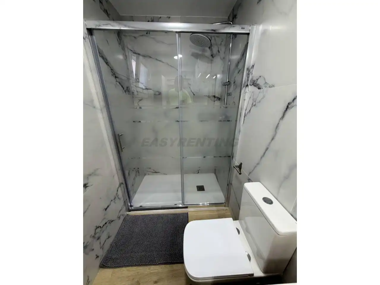 Bany de Loft de lloguer en San Roque amb Aire condicionat, Terrassa i Moblat