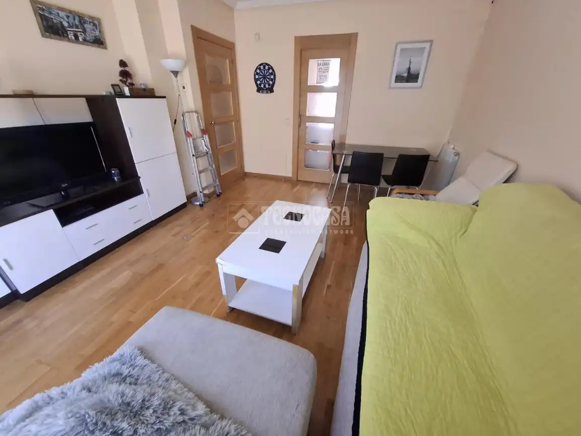 Sala de estar de Casa adosada en venta en Ávila con Calefacción, Amueblado y Balcón