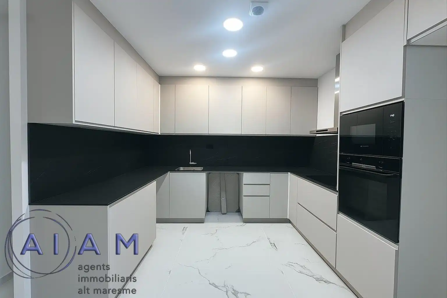 Flat with terrace for sale in Calle del Ponent, imagen 2
