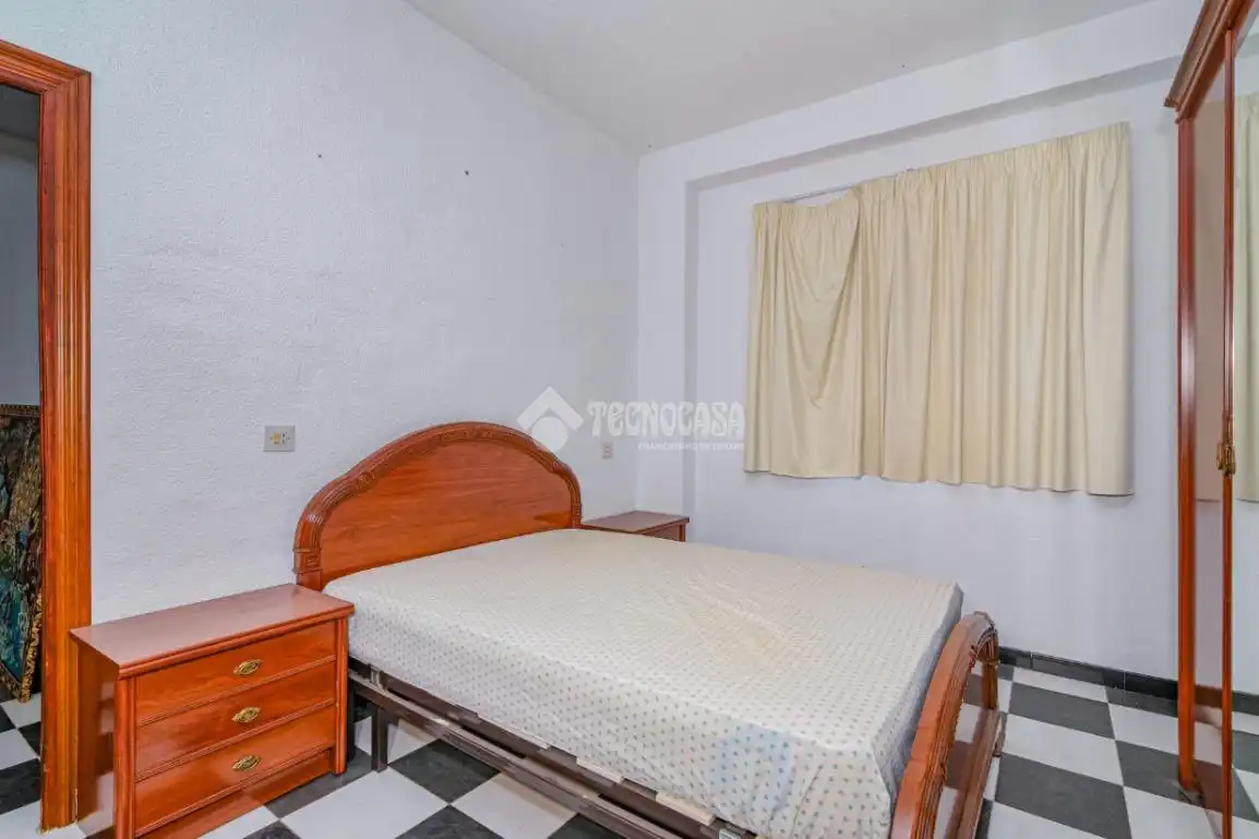 Dormitori de Casa adosada en venda en Loja