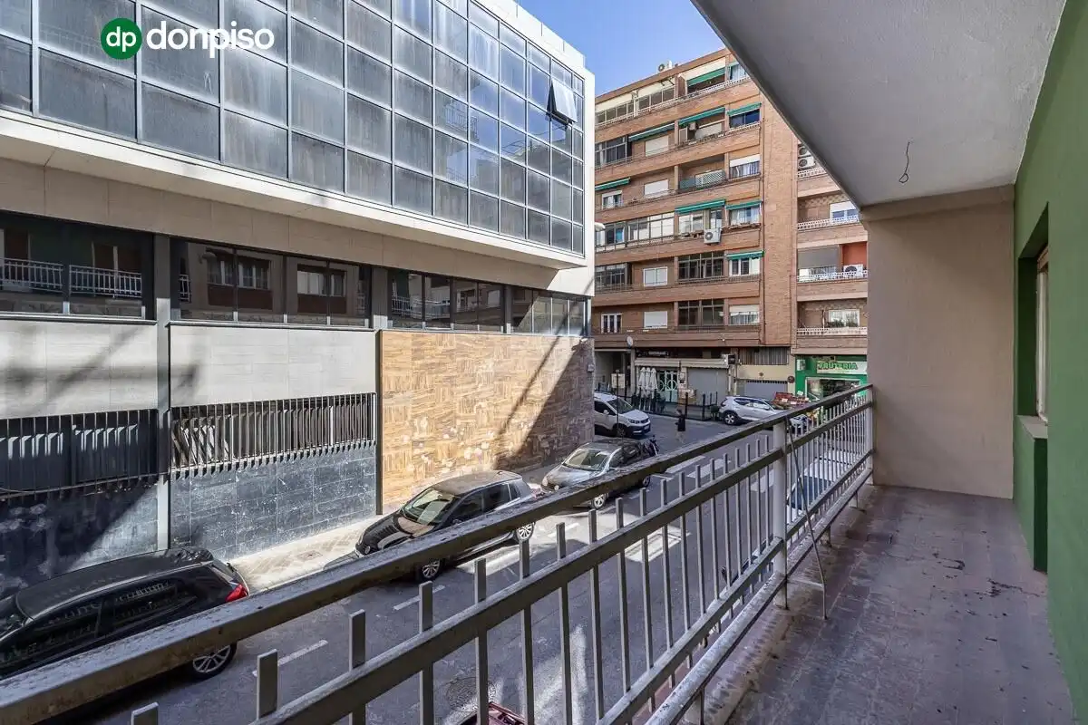 Außenansicht von Wohnung zum Verkauf in Granada
