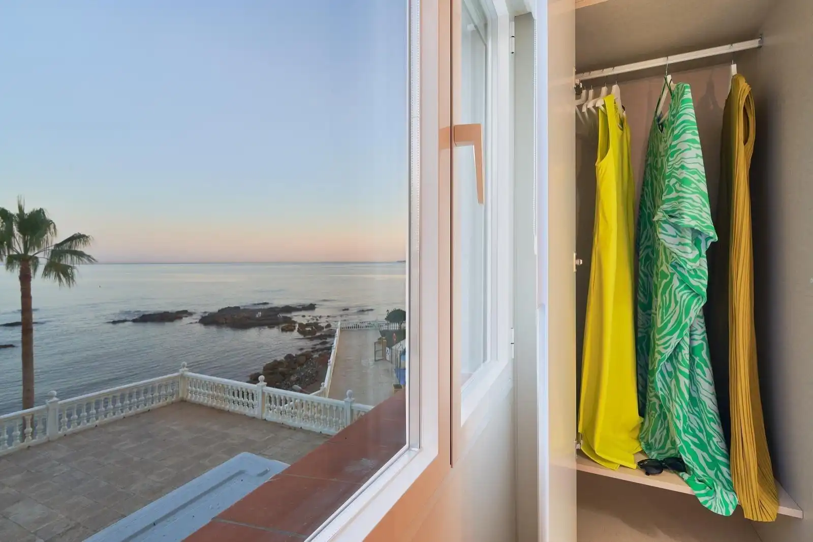 Dormitori de Apartament de lloguer en Benalmádena amb Aire condicionat, Terrassa i Moblat