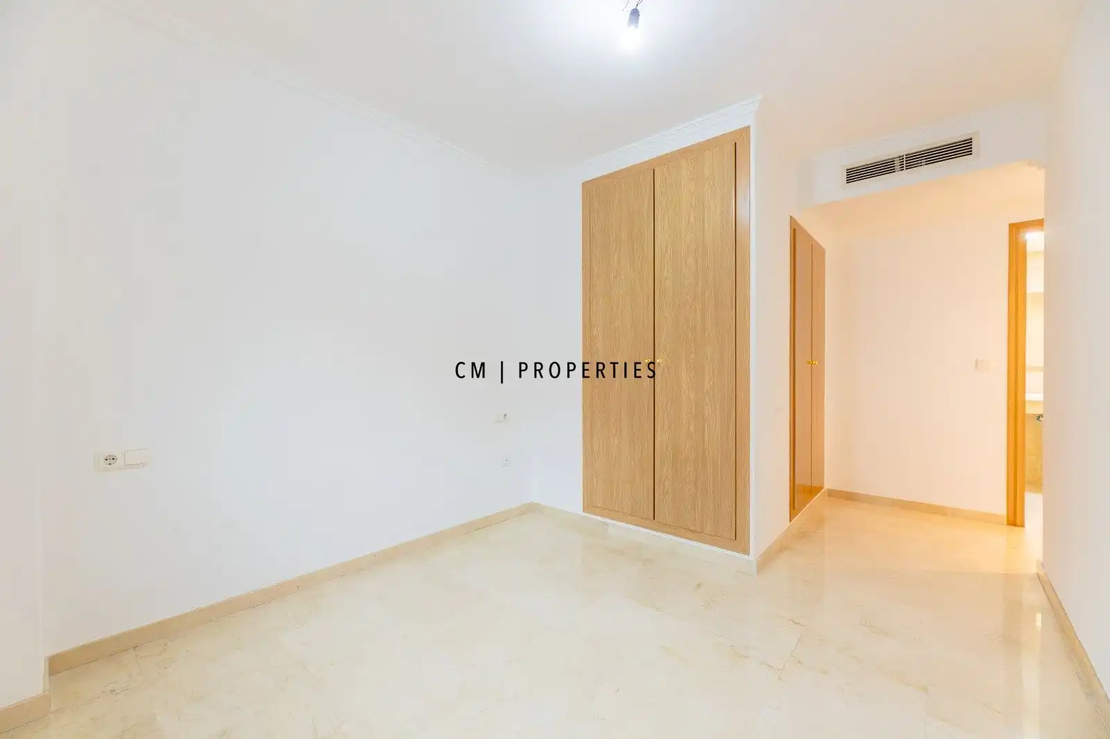 Bedroom of Flat for rent in Valencia  with Air Conditioner, Heating and Terrace