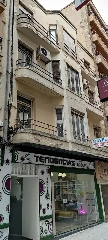Vista exterior de Edifici en venda en Albacete