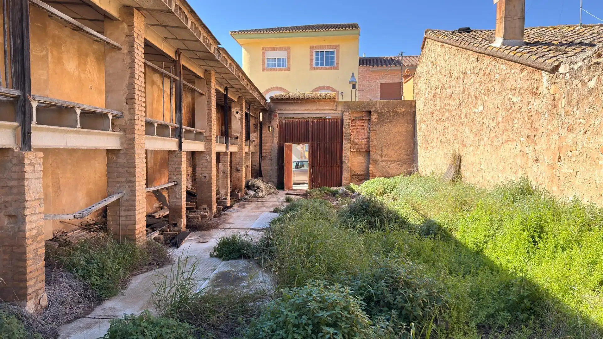 Exterior view of Residential for sale in La Pobla de Vallbona