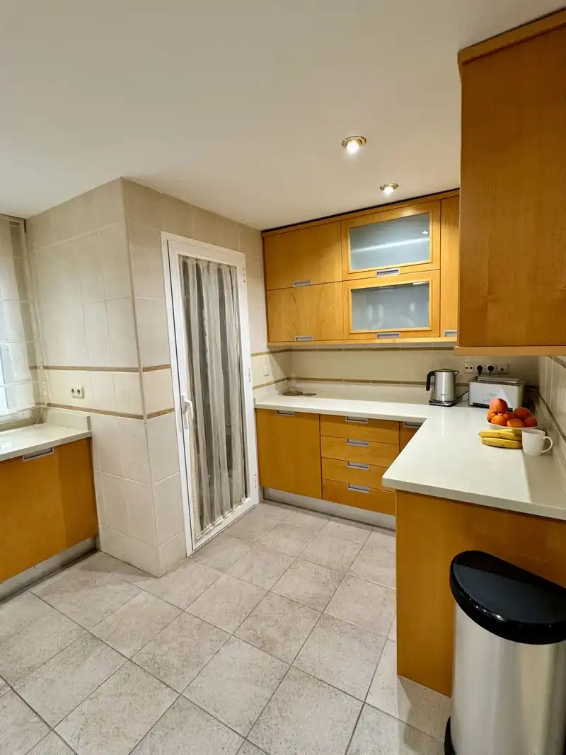 Cuina de Apartament de lloguer en Marbella amb Traster, Piscina i Moblat