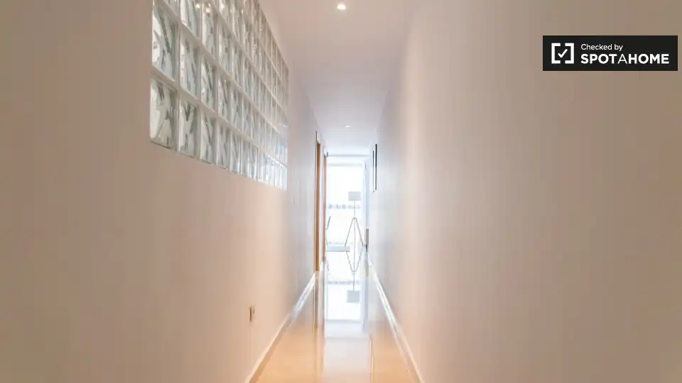 Flat for rent in Valencia  with Air Conditioner, Heating and Furnished