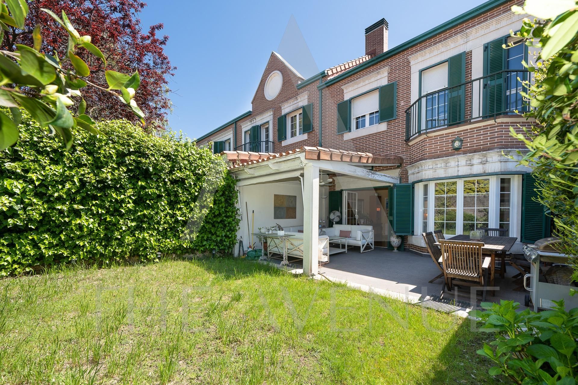 Garden of Single-family semi-detached for sale in La Moraleja  with Air Conditioner, Heating and Private garden