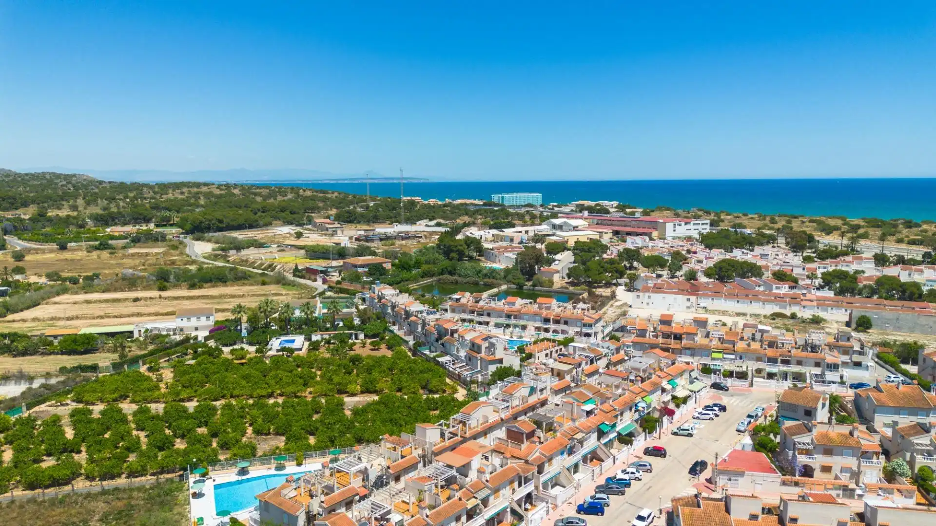 Vista exterior de Ático en venta en Guardamar del Segura con Aire acondicionado, Terraza y Piscina