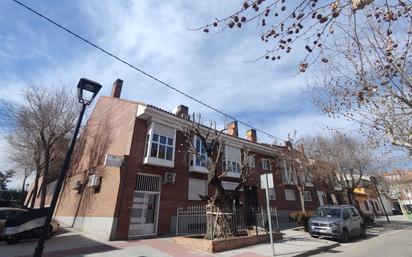 Vista exterior de Àtic en venda en Sevilla la Nueva amb Aire condicionat, Calefacció i Parquet