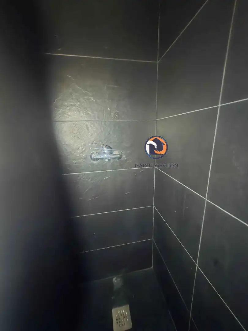 Bany de Local en venda en Alcorcón amb Aire condicionat, Calefacció i Parquet