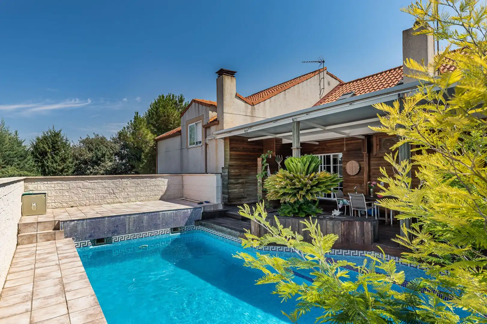 Piscina de Casa o xalet en venda en Nuevo Baztán amb Aire condicionat, Calefacció i Jardí privat
