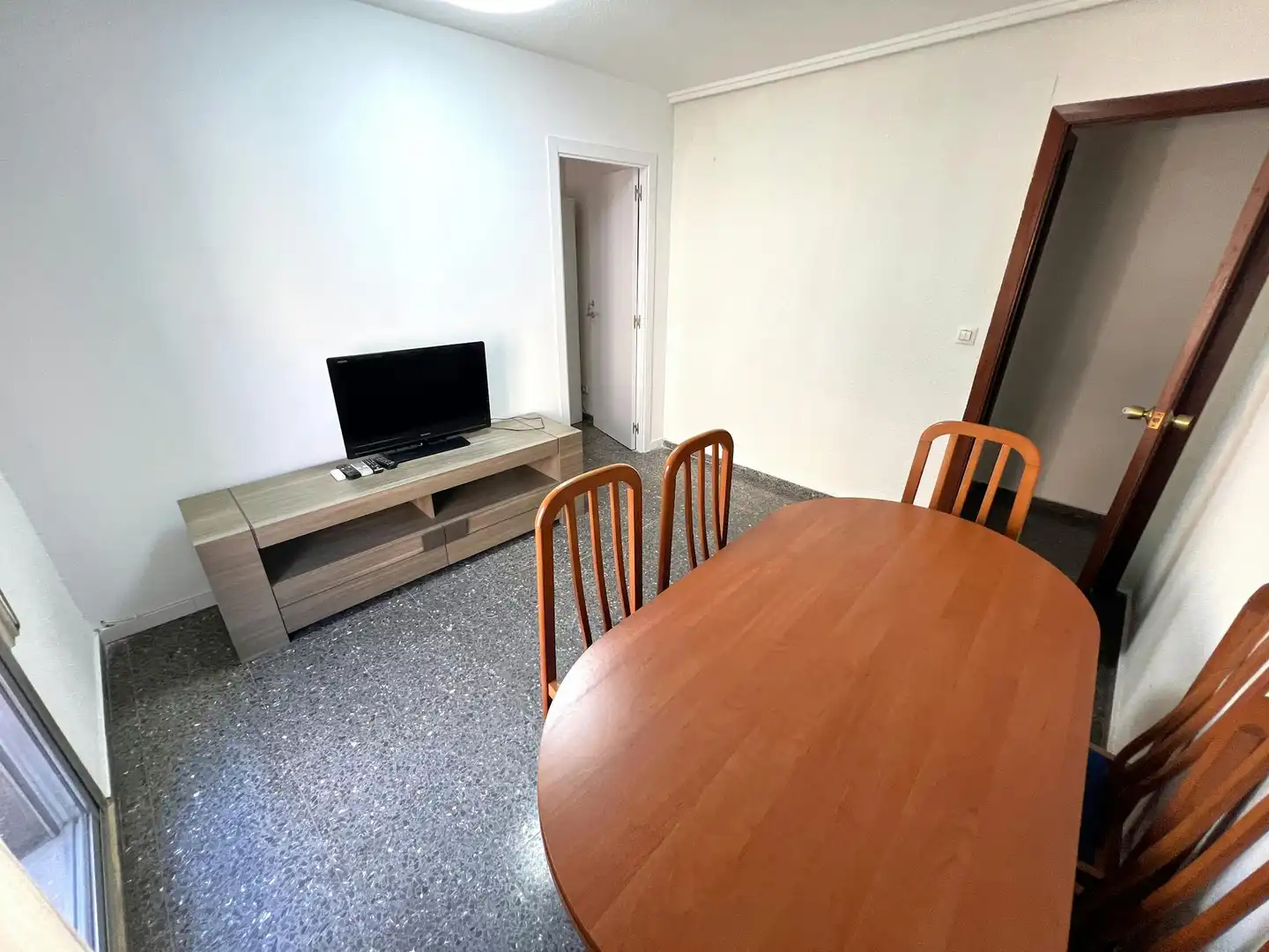 Comedor de Piso para compartir en Valencia con Lavadora y TV