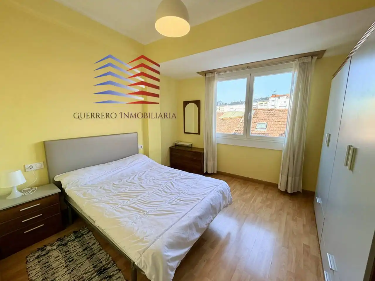 Schlafzimmer von Wohnungen zur Miete in Ourense Capital  mit Heizung, Parkett und Möbliert