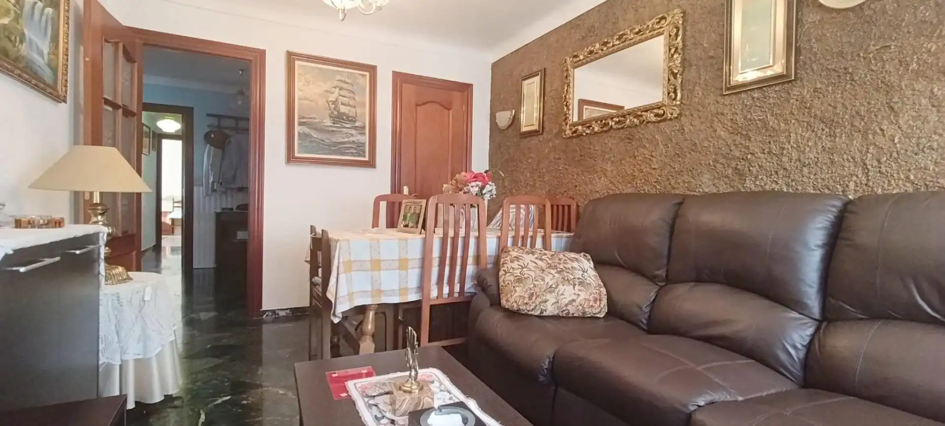 Sala de estar de Piso en venta en Mansilla de las Mulas con Calefacción y Amueblado