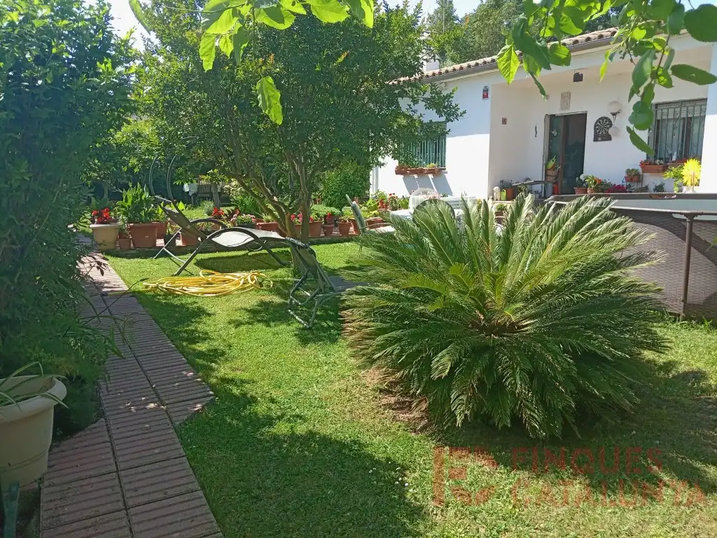 Jardí de Casa o xalet en venda en Vilobí d'Onyar