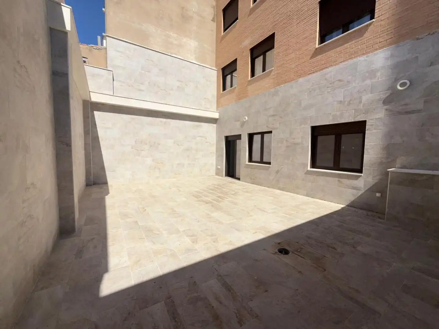 Terrassa de Planta baixa en venda en Tomelloso amb Aire condicionat, Calefacció i Jardí privat