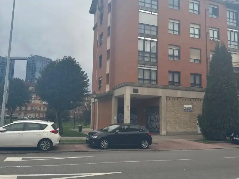 Vista exterior de Garatge en venda en Oviedo 