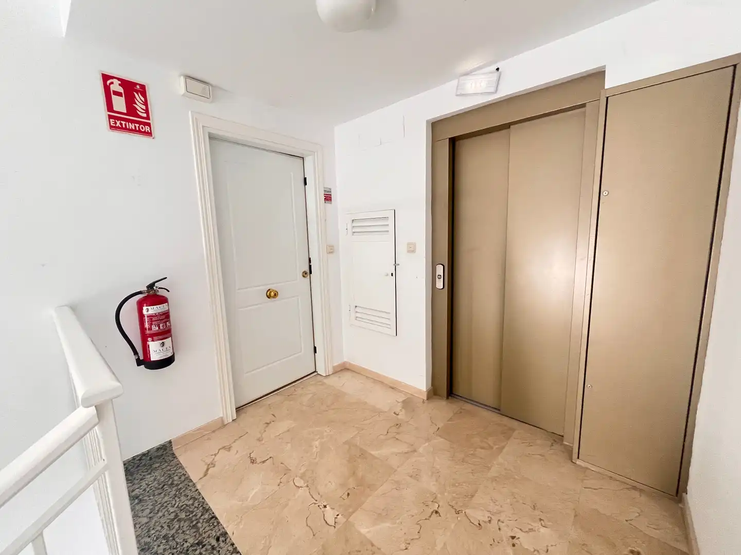 Dachboden zur Miete in Marbella mit Klimaanlage, Terrasse und Abstellraum
