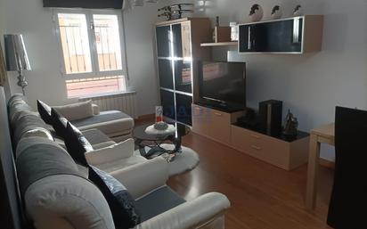 Living room of Flat for sale in Valdepeñas  with Air Conditioner, Heating and Storage room