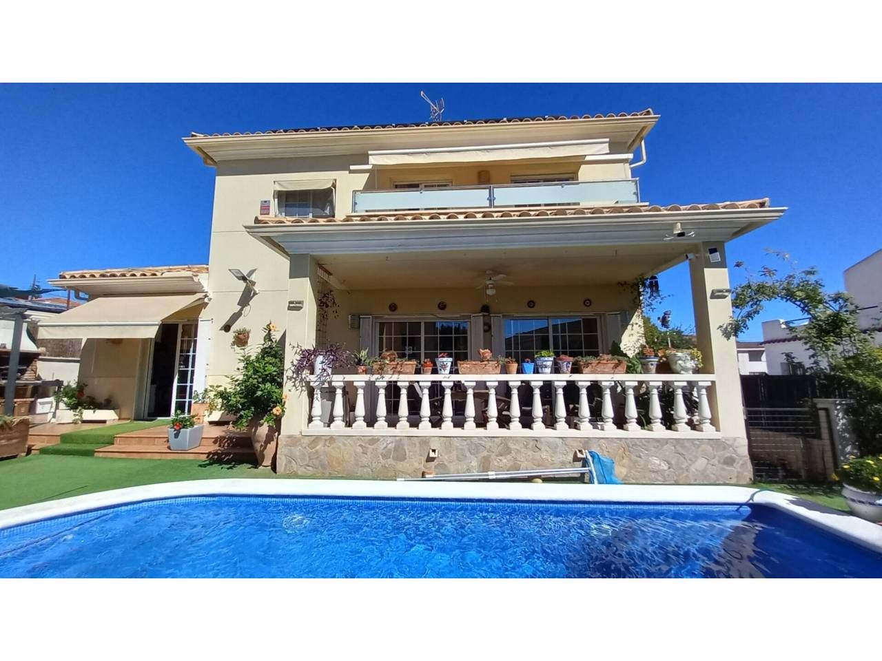 Exterior view of House or chalet for sale in Cunit  with Air Conditioner, Heating and Private garden