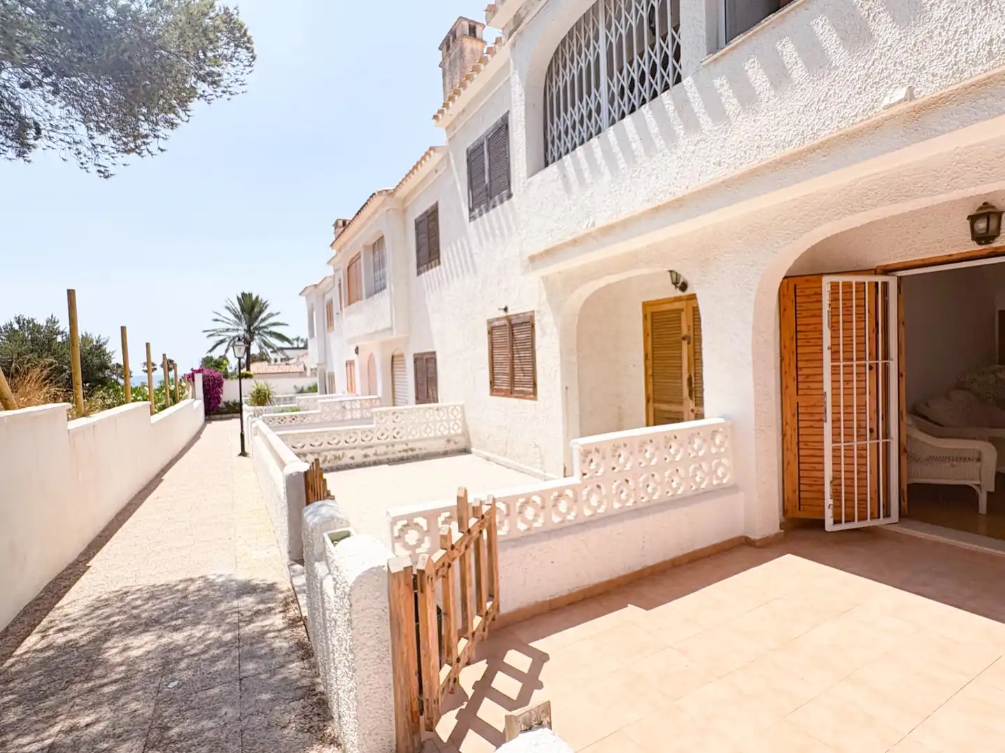 Adossat amb terrassa en venda a Calle JAZMINES-PLAYA FLAMENCA, imagen 2