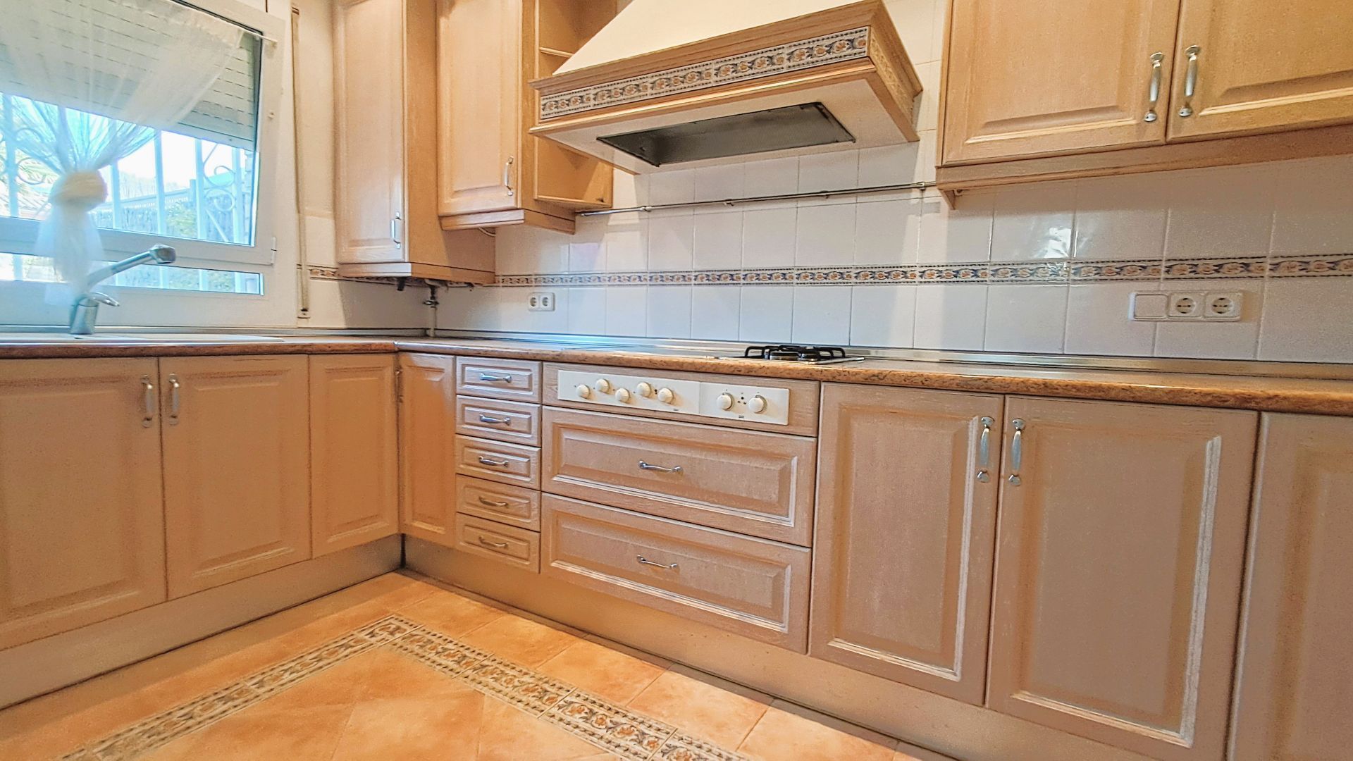 Cuina de Casa adosada en venda en Sant Andreu de Llavaneres amb Calefacció, Terrassa i Traster