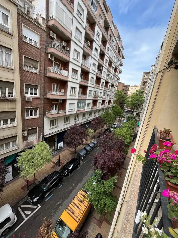 Vista exterior de Piso en venta en Zaragoza con Calefacción, Parquet y Terraza