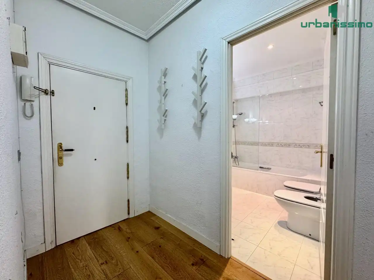 Bathroom of Flat for sale in Barrio de Salamanca