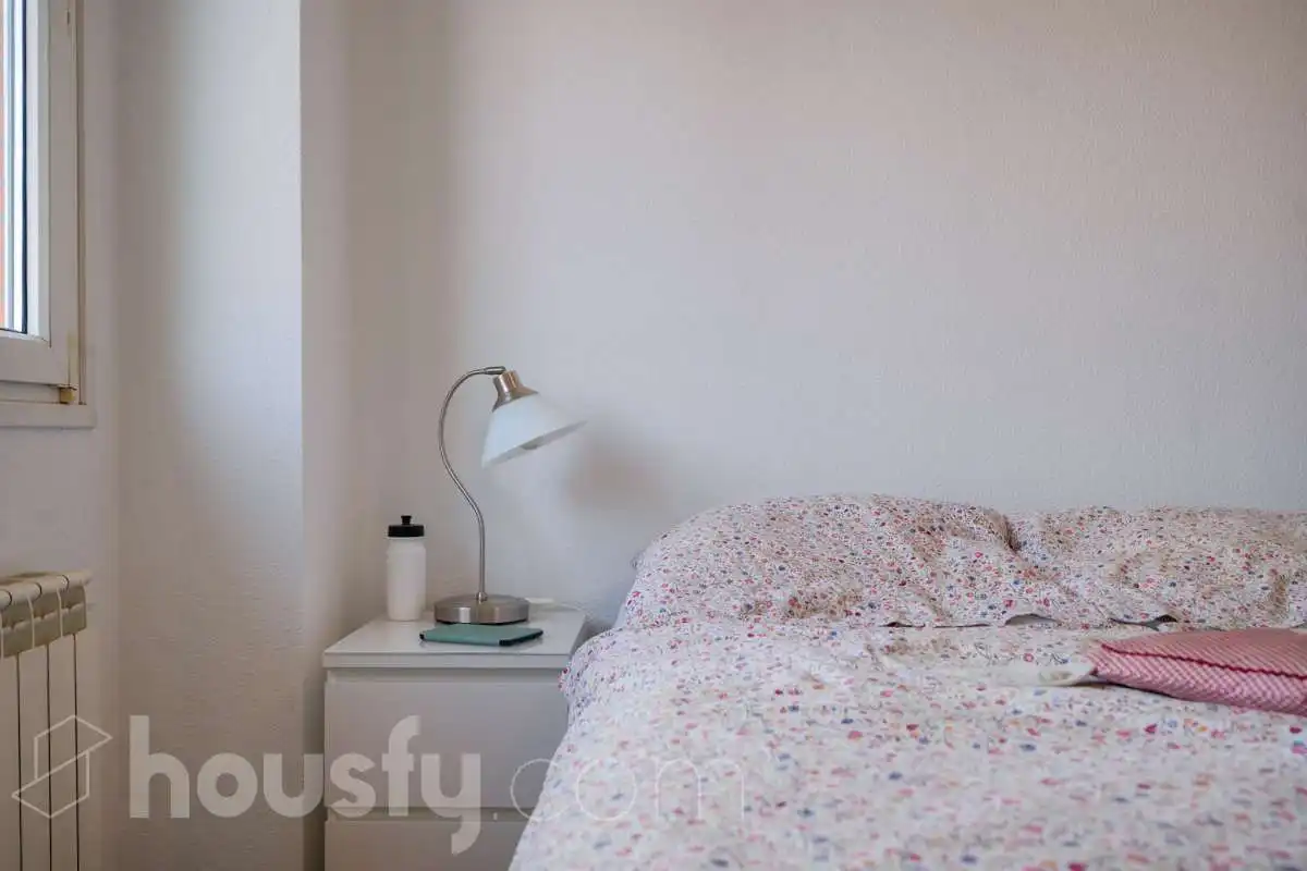 Bedroom of Flat for rent in Madrid  with Air Conditioner, Heating and Furnished