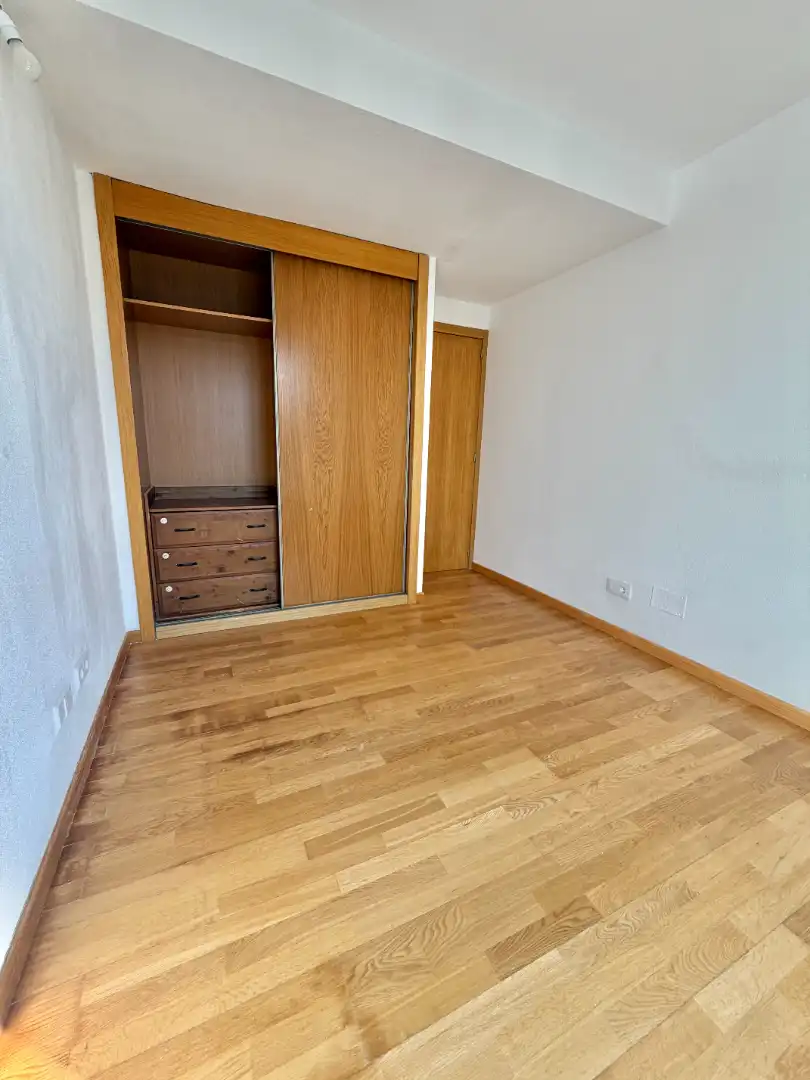 Habitación de Piso en venta en Madrid con Calefacción y Trastero