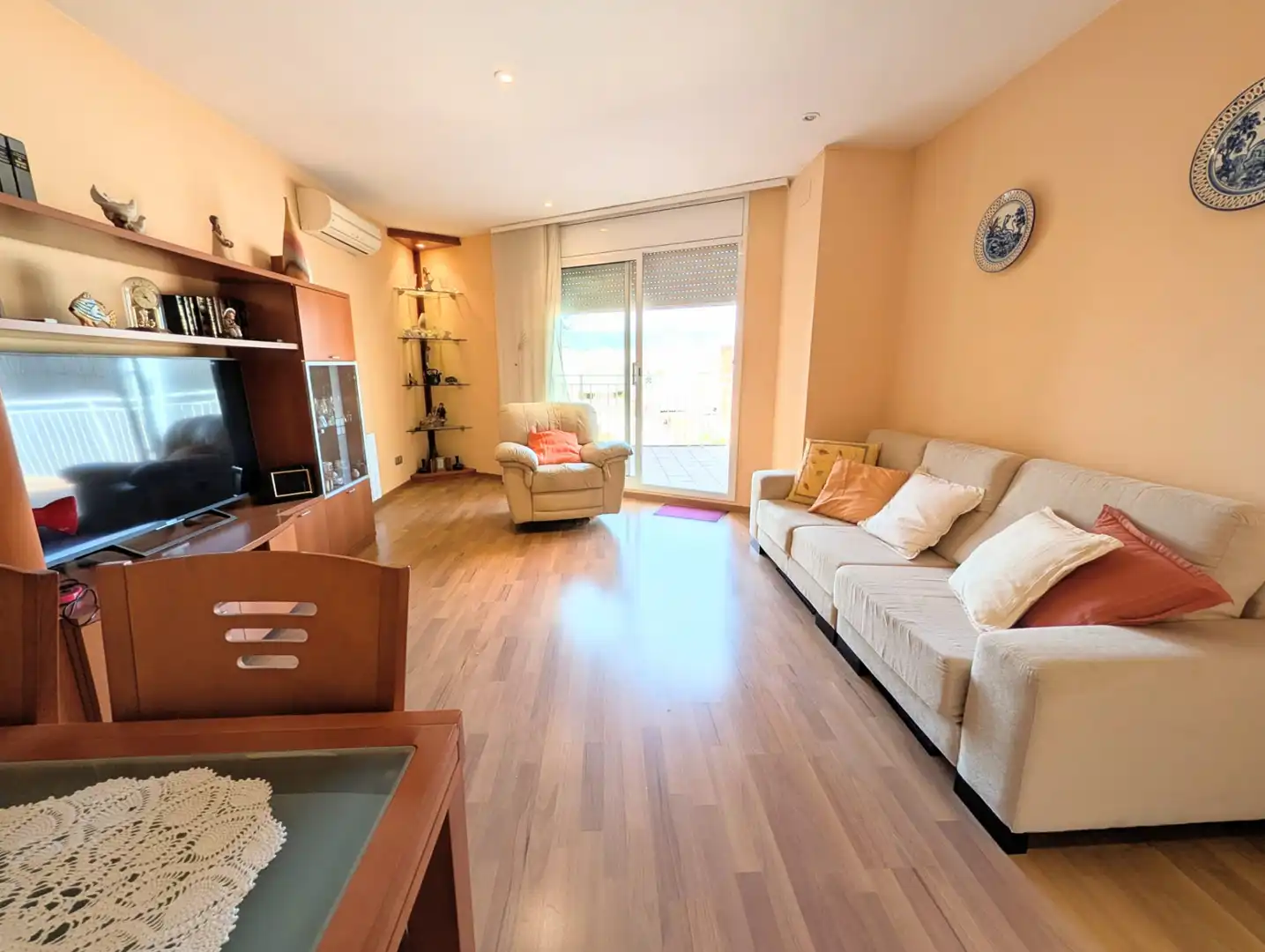 Sala de estar de Casa o chalet en venta en Santa Coloma de Gramenet con Aire acondicionado, Calefacción y Parquet
