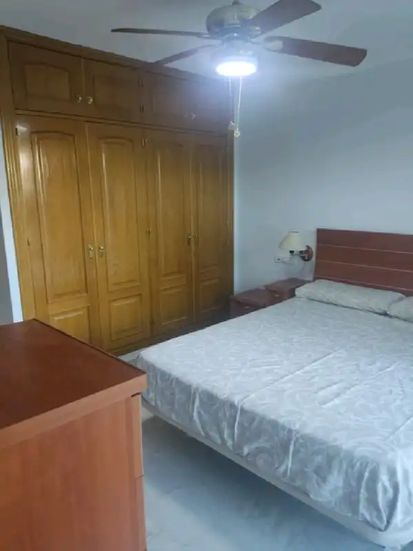 Schlafzimmer von Einfamilien-Reihenhaus zur Miete in Granada mit Klimaanlage, Privatgarten und Möbliert