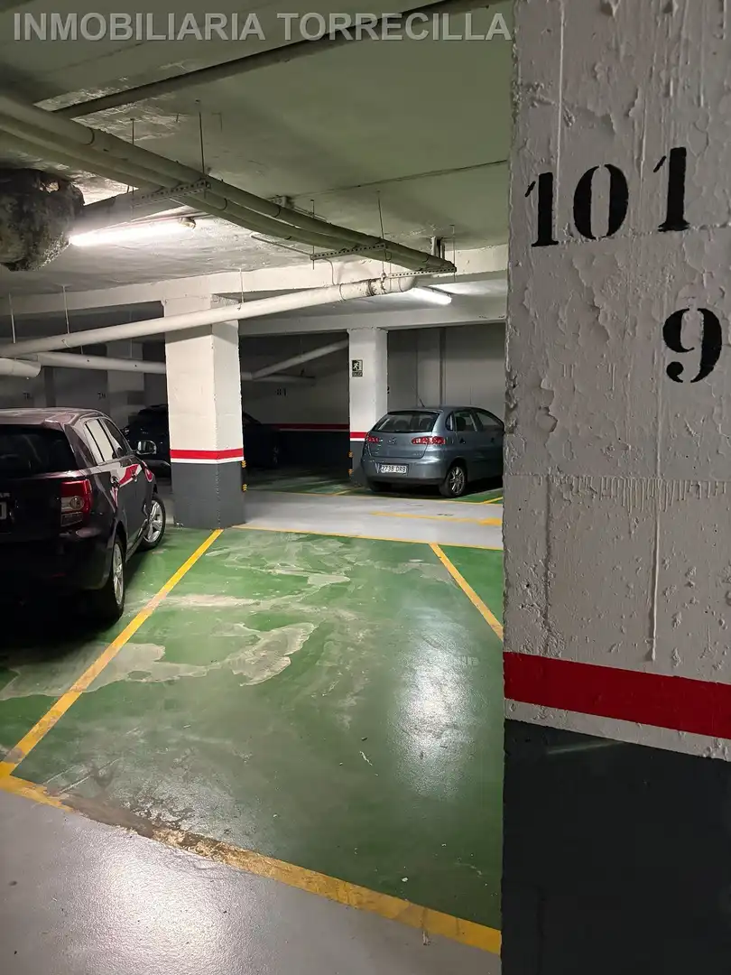 Aparcament de Pis en venda en Valladolid amb Calefacció, Parquet i Terrassa