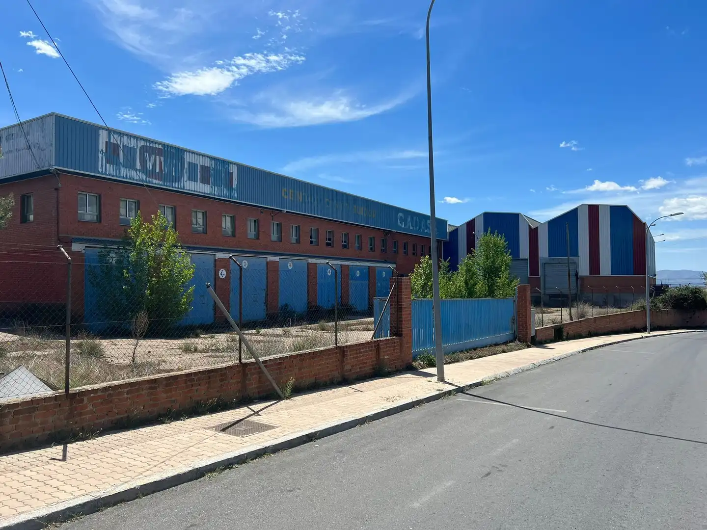 Nau industrial en venda a Hervencias Altas - El Pinar