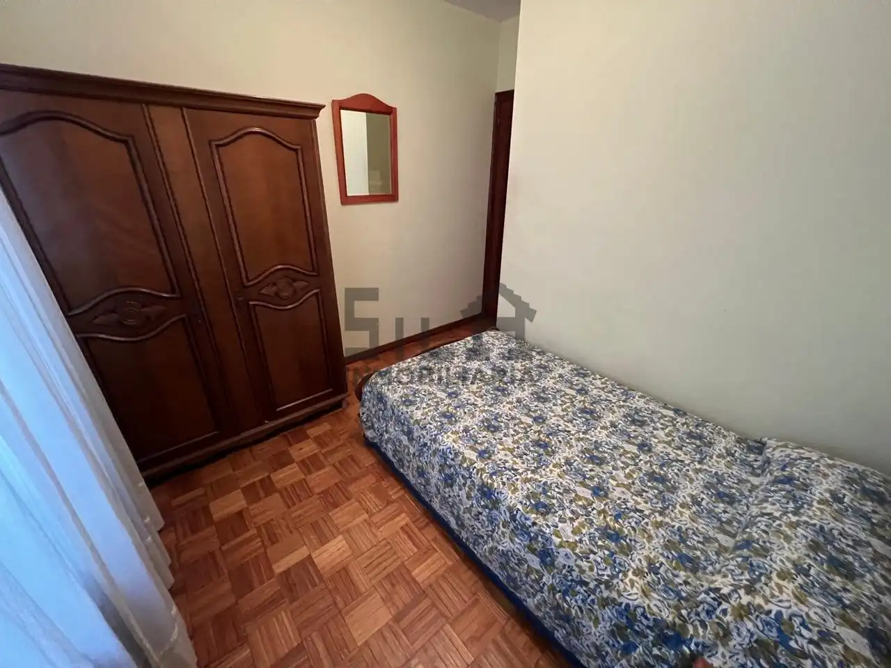 Schlafzimmer von Wohnung zur Miete in Ourense Capital  mit Heizung, Parkett und Möbliert