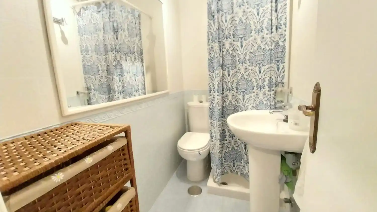 Badezimmer von Wohnung zur Miete in Jaén mit Möbliert
