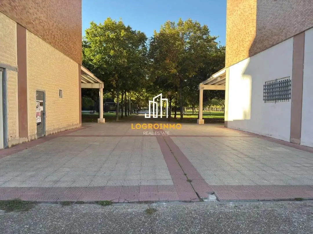 Parkplatz von Geschaftsraum zum Verkauf in  Logroño
