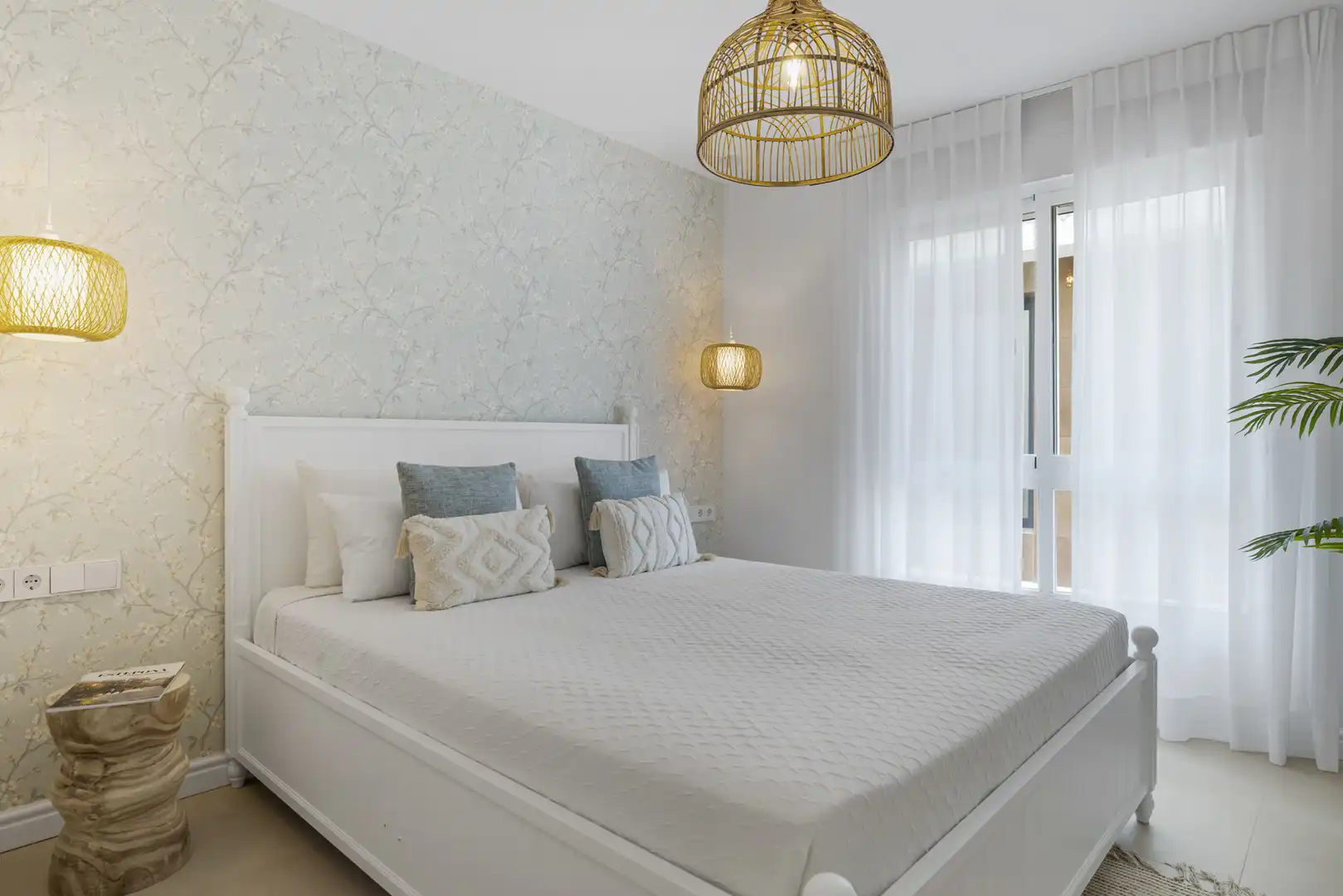 Dormitori de Apartament en venda en Estepona amb Aire condicionat