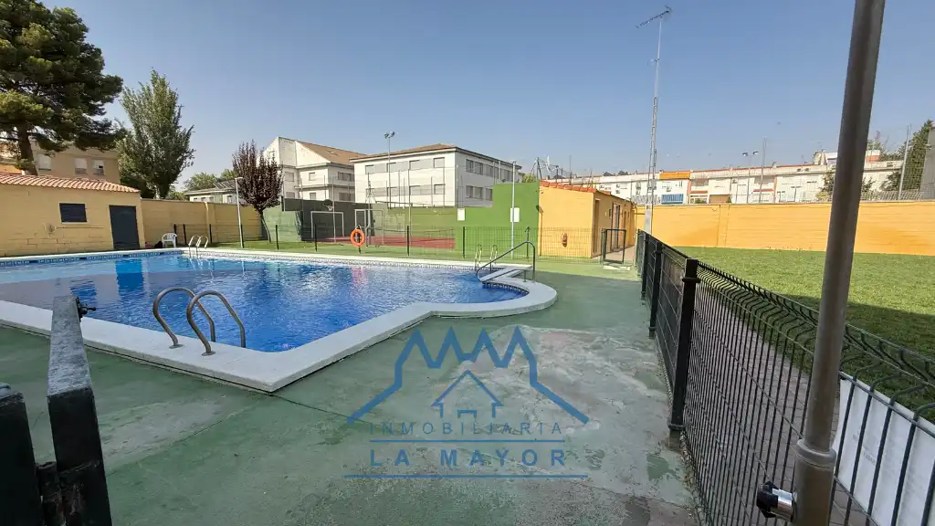 Piscina de Piso en venta en Ciudad Real con Aire acondicionado, Calefacción y Trastero