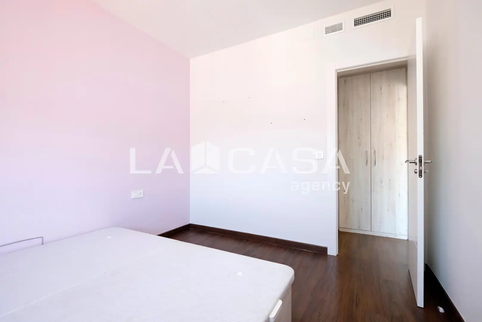 Habitación de Ático en venta en Barcelona con Terraza y Balcón