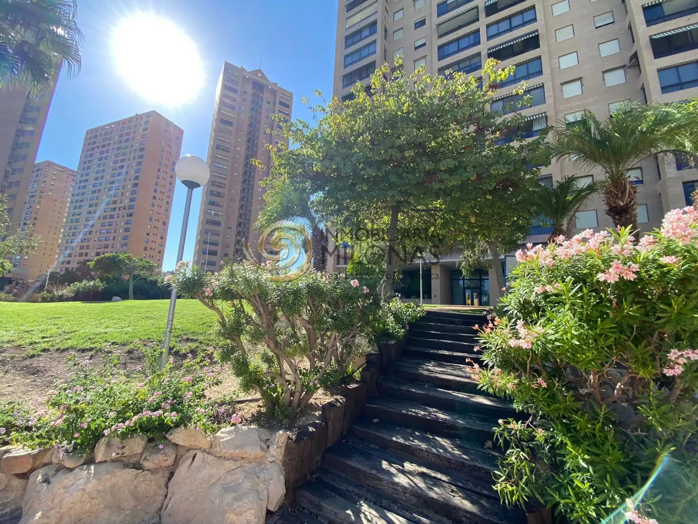 Außenansicht von Wohnung zur Miete in Benidorm mit Klimaanlage, Heizung und Privatgarten