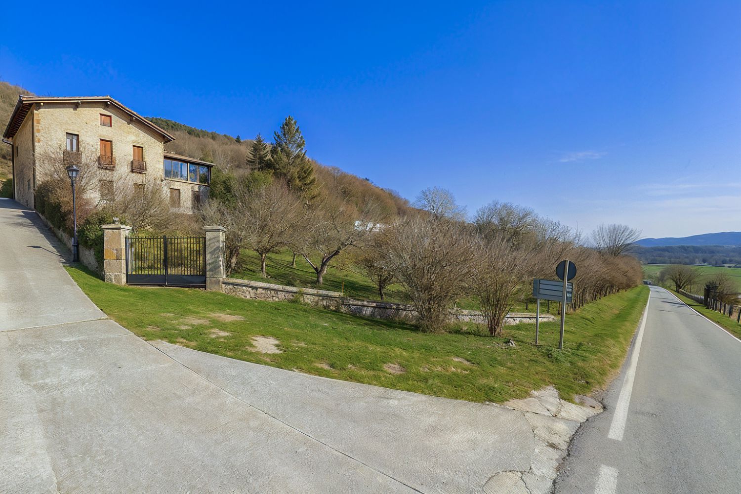 Vista exterior de Casa o xalet en venda en Atez amb Calefacció, Terrassa i Moblat