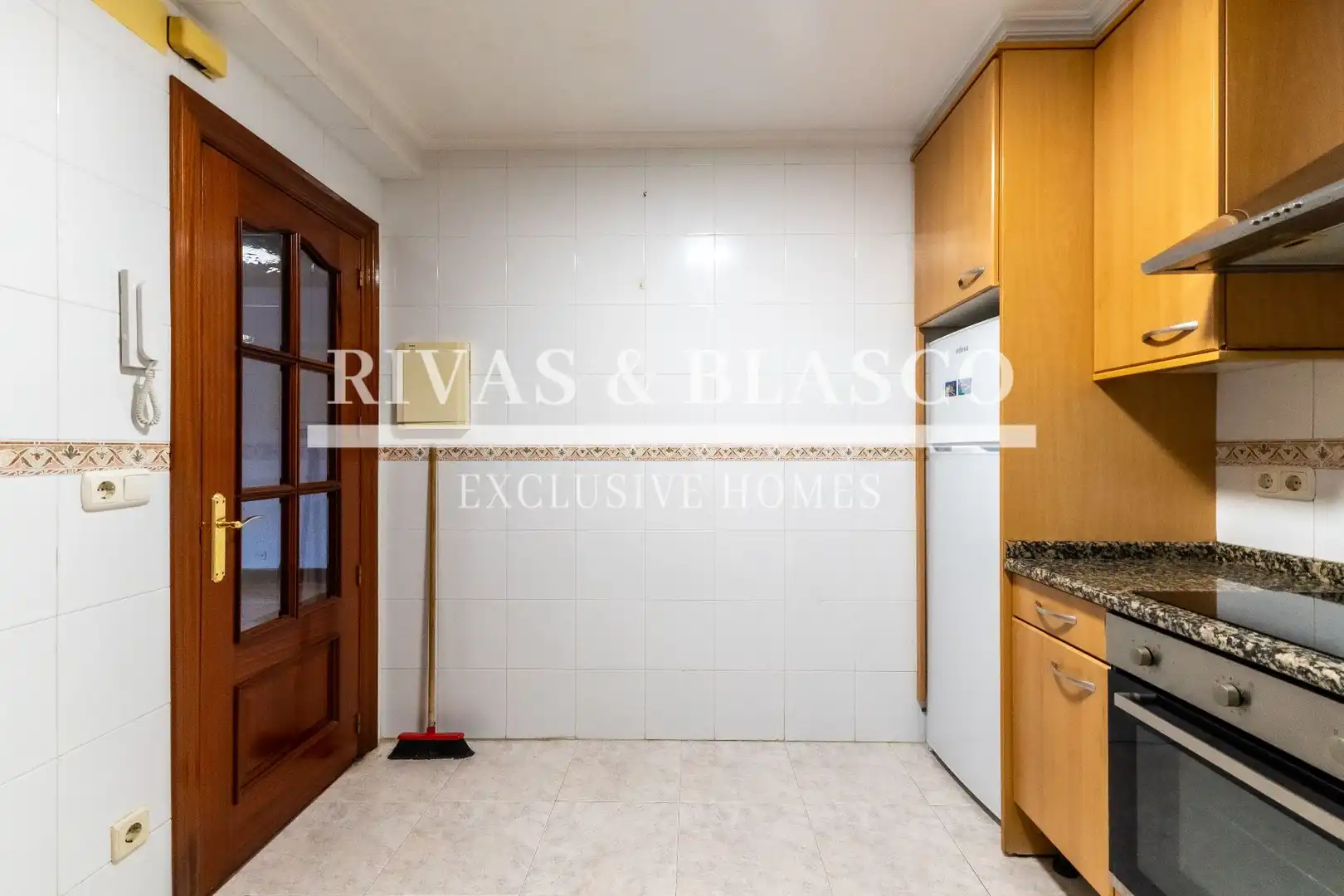 Kitchen of Apartments for sale in Donostia - San Sebastián   with Storage room
