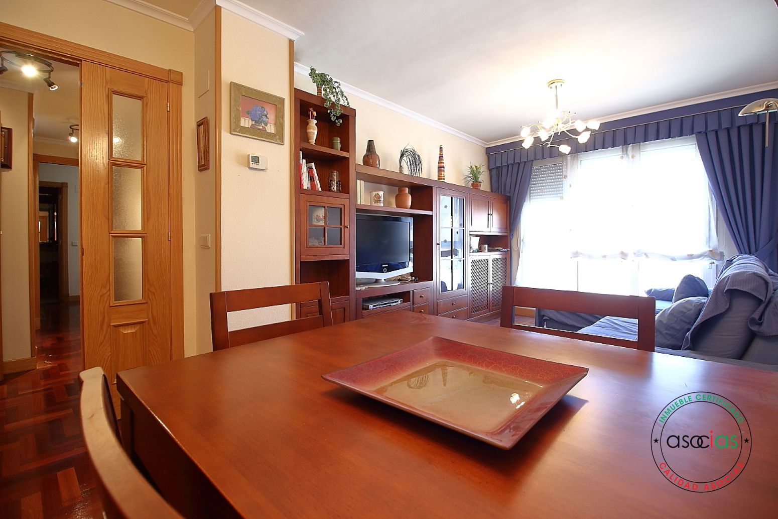 Sala de estar de Piso en venta en Oviedo  con Calefacción, Parquet y Trastero