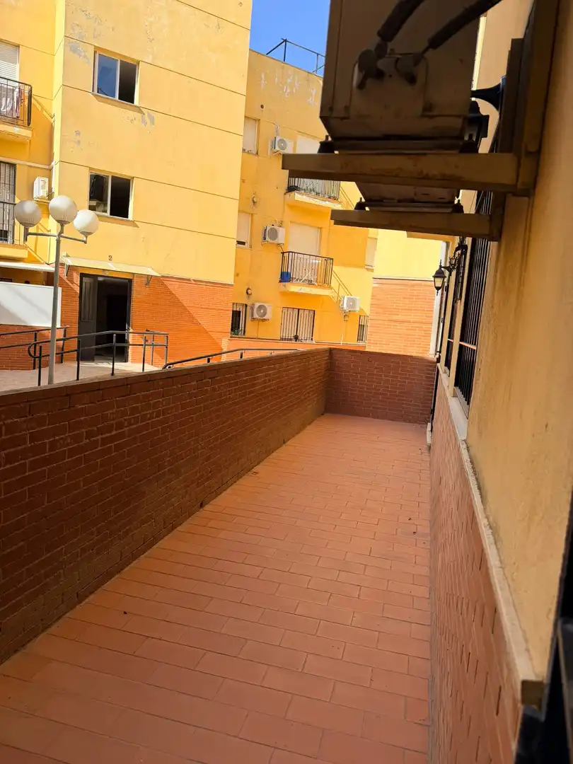 Außenansicht von Wohnung zum Verkauf in Dos Hermanas mit Terrasse