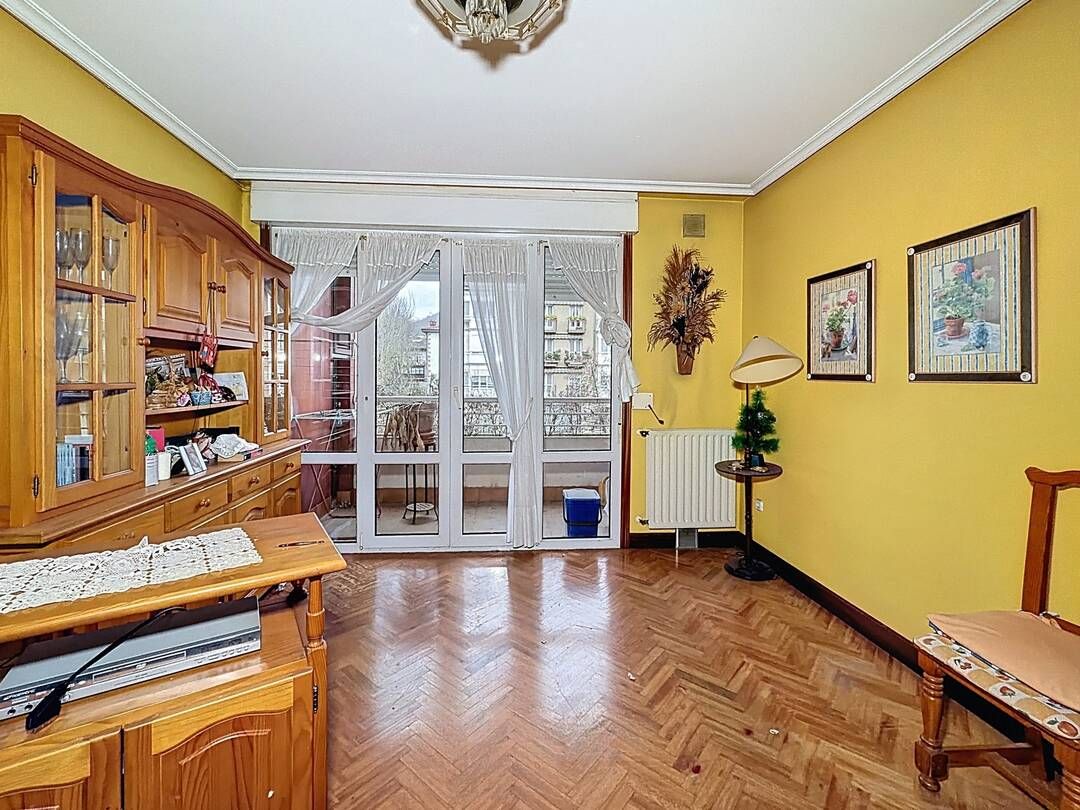 Sala d'estar de Pis en venda en Oñati amb Calefacció, Terrassa i Moblat